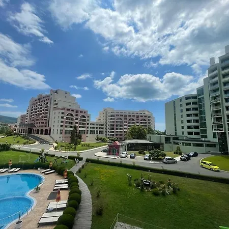 Apartament Sunny Plaza 100 M Sea Słoneczny Brzeg