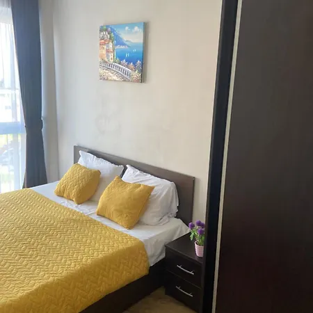 Sunny Plaza 100 M Sea Apartment