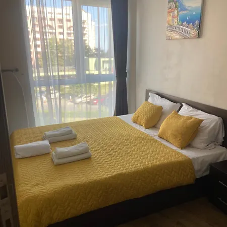 Apartment Sunny Plaza 100 M Sea